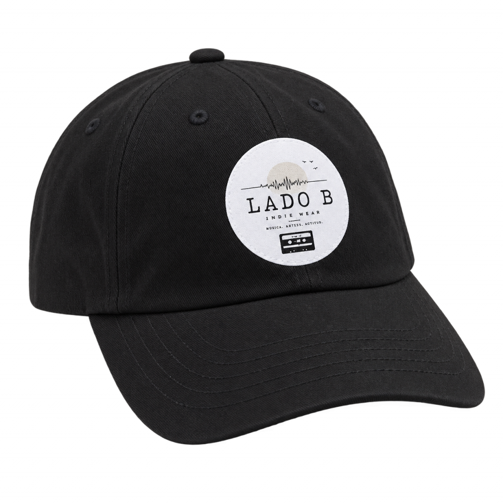Gorra negra Lado B vista frontal