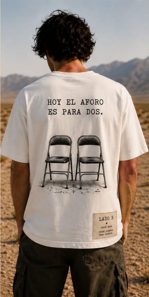 Camiseta Lado B Hoy el aforo es para dos vista trasera