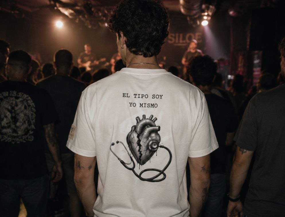 Camiseta Ruido, guitarras y corazón